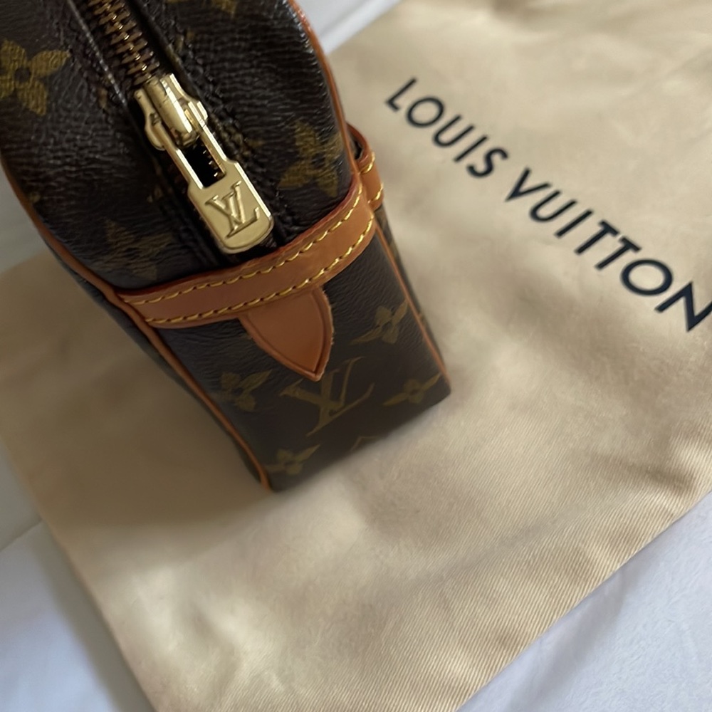 Louis Vuitton - Picture 4 of 11
